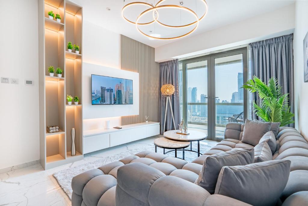 RH - Apartamento de lujo 1BR, gran balcón e interiores de alta gama, centro